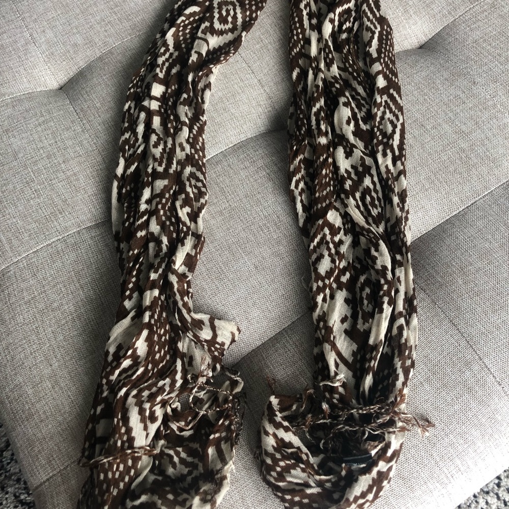 Geometric Print Scarf